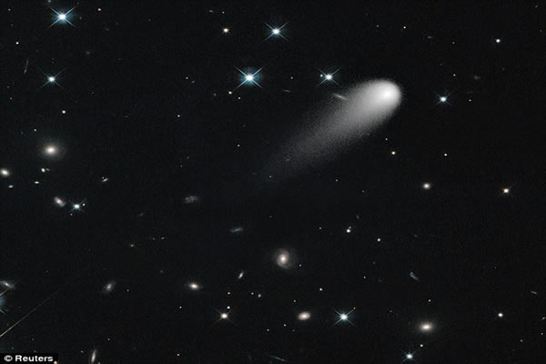 在整个12月和明年1月,我们可以用肉眼看到ISON彗星,为百年最亮。