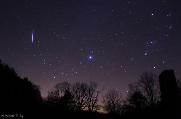 Photographer Scott Tully captured this view of a Leonid meteor over rural Connec