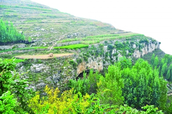 扁扁洞遗址远景