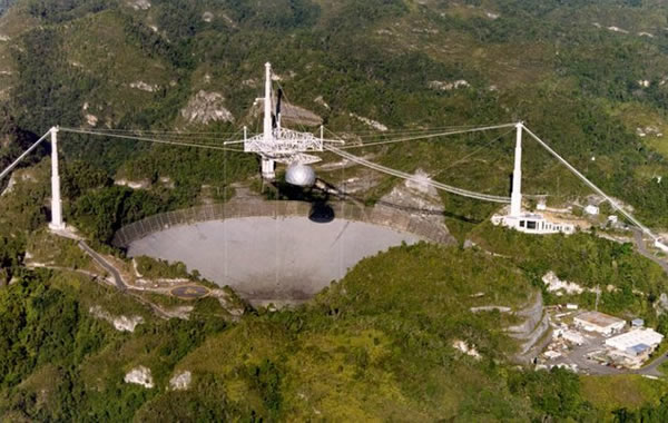 阿雷西博天文台射电望远镜向球状星团M13发出的联络信号已经传播了39年