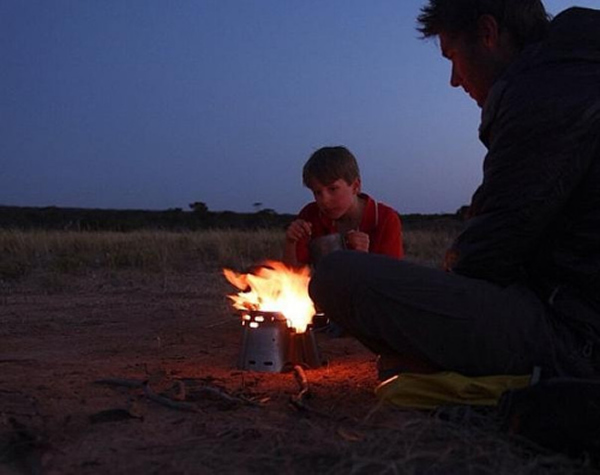 10岁男童骑车穿越澳大利亚为中国孤儿筹集善款