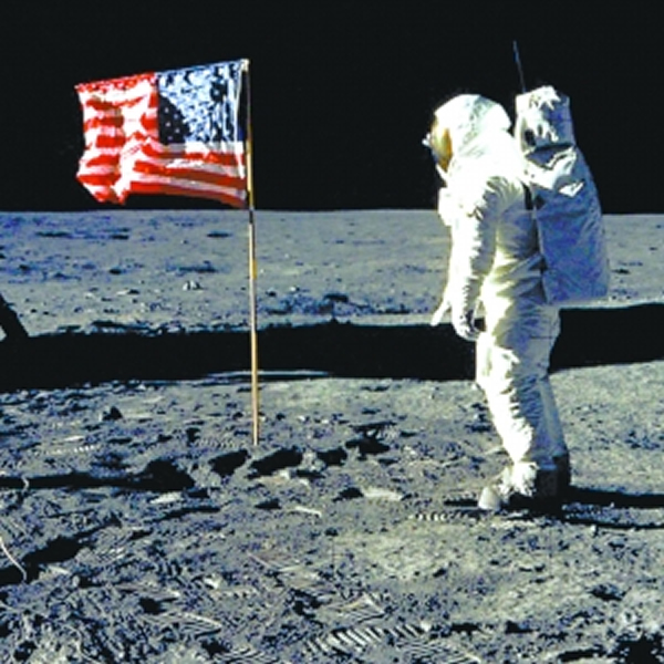 飘扬的旗子令人生疑