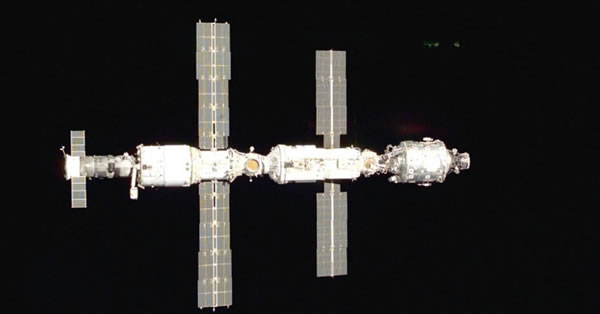 �ǳ��ŷ���նԽӺ�ʹ�ÿռ�վ��ģ���Ӵ��˲��٣�ִ�б������������������˹�ź���ɻ�