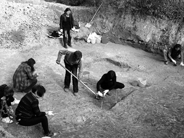 灵井“许昌人”遗址发掘现场