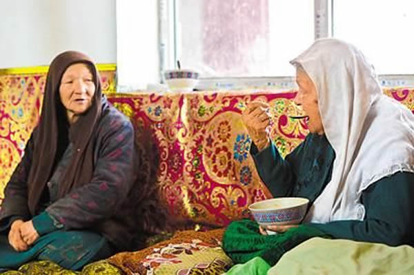 �Է���ʱ�򣬰����׺�.ɫ���ᣨ�ң���Ů����������.�¶���˵����