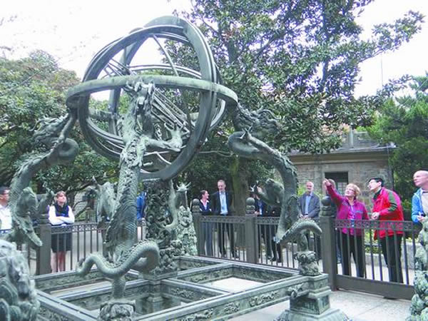 ���ǣ�������������ͳ��䣬������Բ����ɣ��ɲ�����ĳ�����Ƶ��͵�ƽ���ꡣ1900��˹��������ֱ���ʱ�����Ǳ������¹����֣�1920��黹�ҹ���