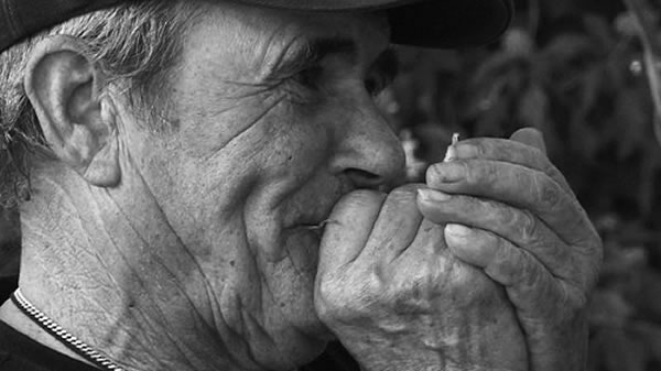 西班牙男子马科斯在深山老林里独居12年