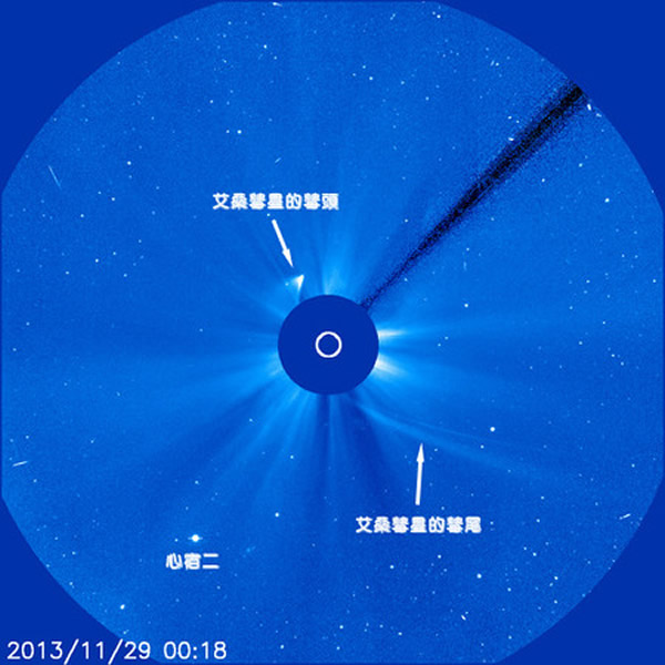 SOHO太阳观测卫星C3日冕仪于11月29日8:18的影像,可清楚看到艾桑彗星的彗头和尾巴。