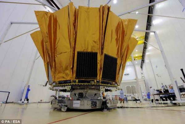 �ڻ�����ת�����У������ǡ��ŵ�������Զ����������ҹ�ս���ɨ�衣�����ǡ��Ž���Ϊ����Ϊֹ����̫�յ��������������������������ȡ����������װ��3����CD RO