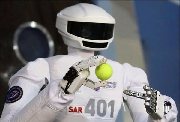 俄罗斯太空机器人SAR-401,不仅能在空间站内部执行任务,还可代替人类执行太空行走