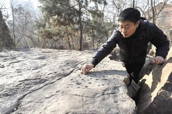 ��ɽ�к�����ʯɽ��԰��ʯ�Ϸ��־�ʯ��ʱ������ͼ��