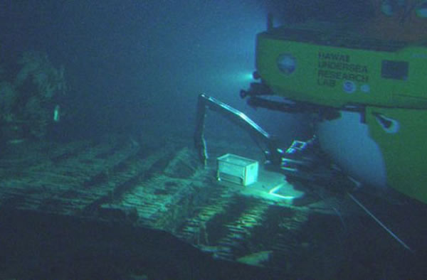 The Hawaii Undersea Research Laboratory Pisces V submersible at the deck of the
