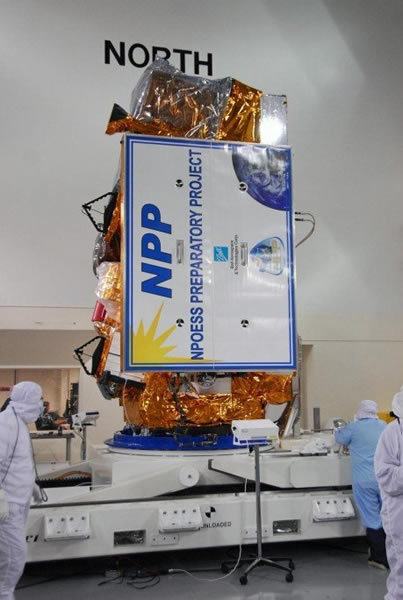 Suomi NPP卫星可对地观测,搭载的红外探测器(CRIS)可以绘制出全球夜间光源分布。