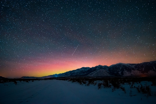 12月8日,拍摄于美国蒙大拿州的流星