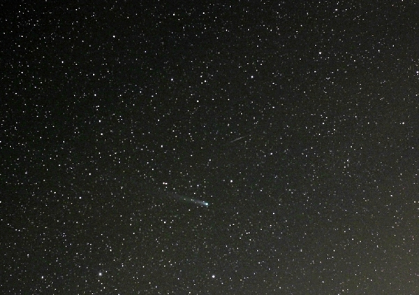 12月12日,拍摄于美国密苏里州的流星和彗星