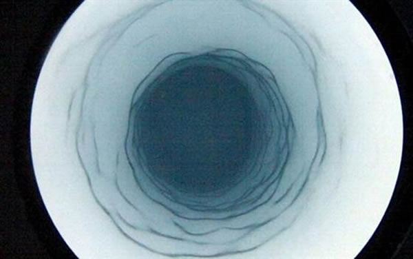 “WISSARD”冰层钻探计划的取样口,直径大约为20英尺,约为0.5米