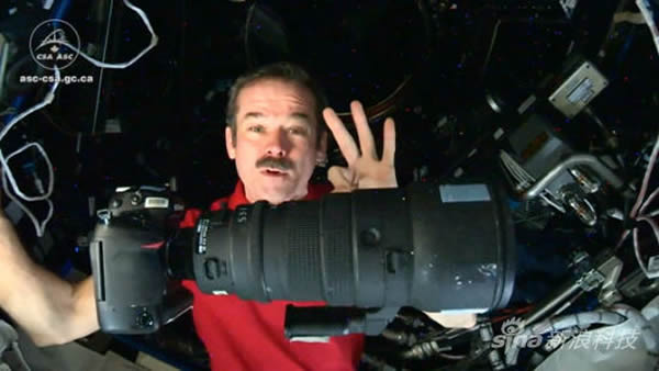 ����˹•���·ƶ��£�Chris Hadfield��