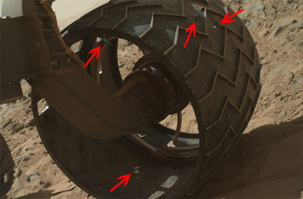 “好奇号”火星车轮子出现多个破洞