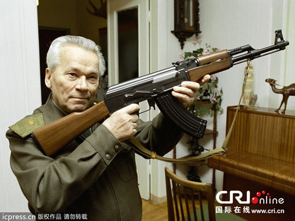 俄罗斯枪械设计师“AK-47之父”卡拉什尼科夫去世