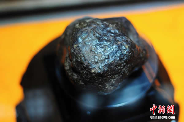 从天而降至新疆奇台县的“目击陨石”标价8千万