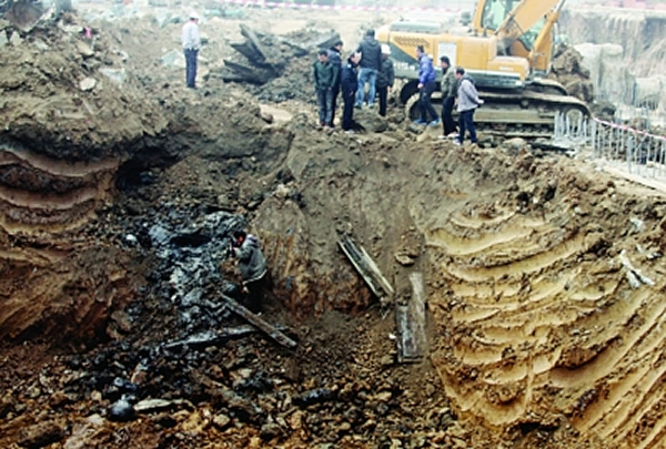 �Ͼ�����һ��Ĺ�ڳ���������