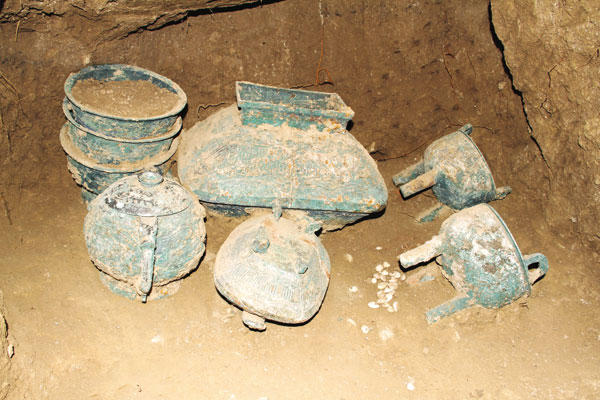 宝鸡石鼓山考古发掘出西周众多青铜器