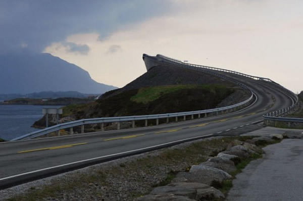 大西洋之路:挪威“世纪建筑”海滨公路优美风光