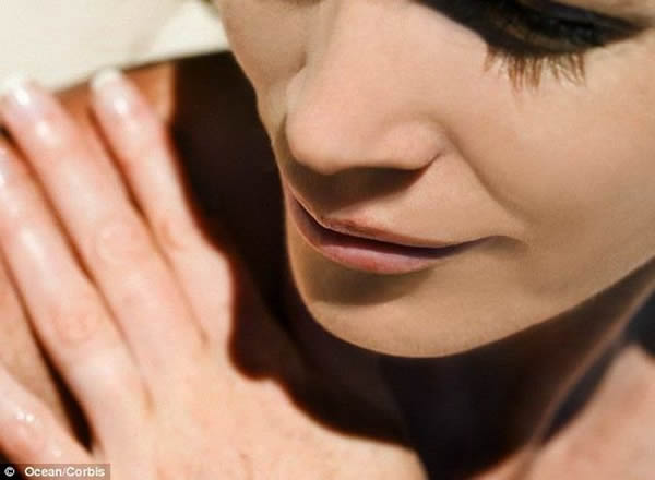 �����о�������ŷ����ǳɫƤ��Դ��һ����ǰ�������ж���ӡ�ȵ���ĳλ�������ȵĻ���ͻ�䡣