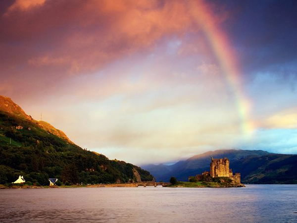 �ո���Eilean Donan�Ǳ��ϿյĲʺ�