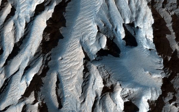 ���ǡ�����Ŭ����Ͽ�ȡ���Tithonium Chasma��