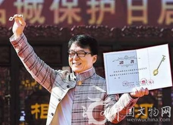 成龙外捐徽派古建筑引争议