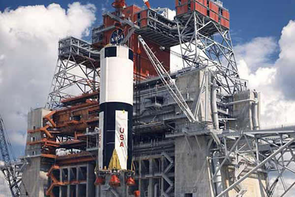 土星五号火箭后续的S-IVB级被用于撞击月球实验。