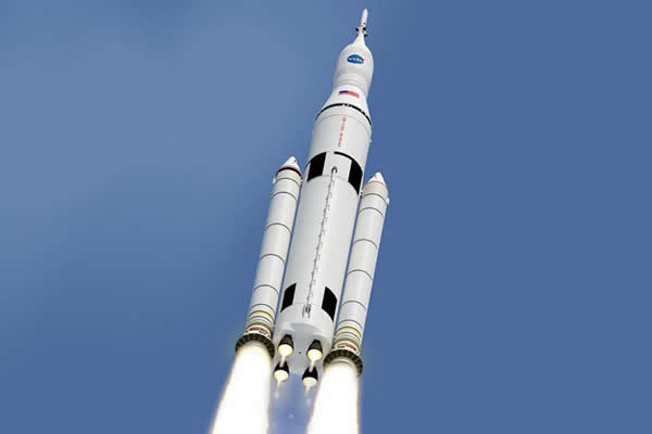 美国宇航局开始研发的太空发射系统已经进入新的阶段,70吨级和130吨级的火箭将使得近地轨道任务呈现多样化,尤其是130吨级的SLS火箭还可以执行火星任务。