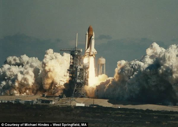 ����ս�ߡ��ŷ������ա���ʱ�������˴����ڴ��ۿ����䣬����󿴵���ȴ��һ�����µ�����