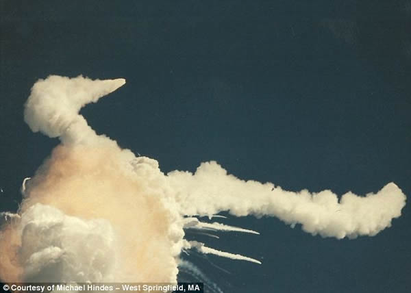 1986��1��28�գ�����ս�ߡ��ź���ɻ������պ󲻾÷�����ը�����ϵ�7���Ա��������˹��-���������˶�-ʷ��˹���Ͽ�-˹�Ʊȡ����ɵ�-����ζ�����ڣ�д�