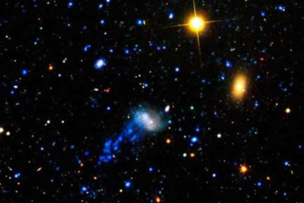 哈勃空间望远镜捕捉到外形独特的“水母星系”