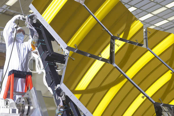 Τ����Զ������Ϊ������ʷ�����۲�������ǿ��̫����Զ�����ɶ���������������й۲⣬���������еĵ�һ����ϵ��