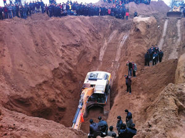 4盗墓贼盗挖汉高祖刘邦长陵的陪葬墓群遇塌方1人丧生