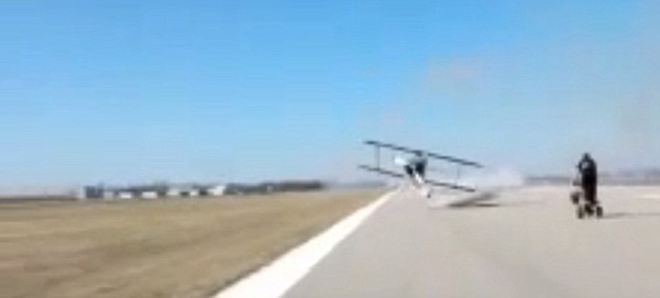 ȥ꣬һܷɻ½ʱЩײͬܵĦгؼԱ