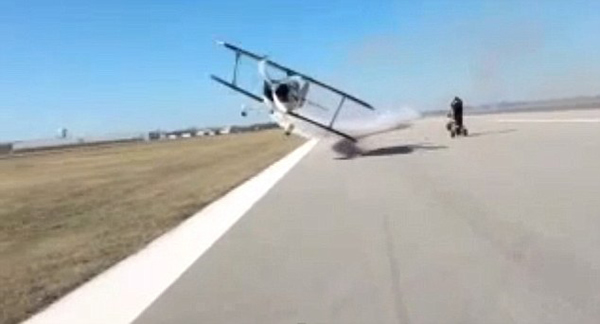 ȥ꣬һܷɻ½ʱЩײͬܵĦгؼԱ