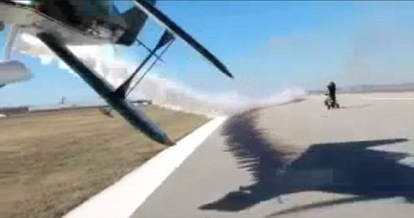 ȥ꣬һܷɻ½ʱЩײͬܵĦгؼԱ