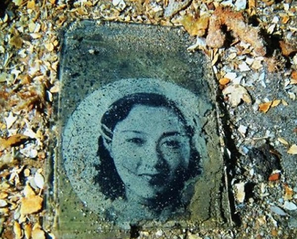 特鲁克泻湖二战日军“幽灵舰队”遗物中惊见绝世美女照
