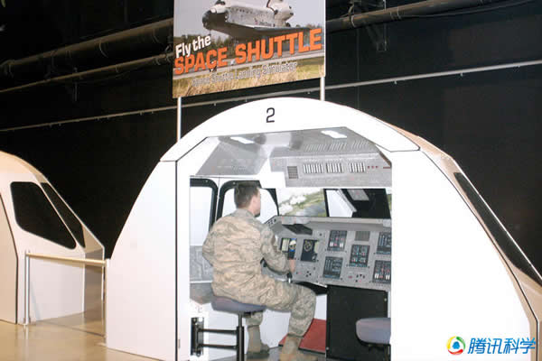 游客可体验到航天飞机的方方面面