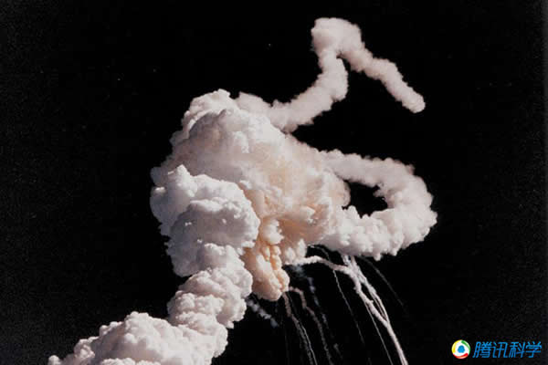 美国宇航局的航天飞机机队共进行了135次任务,其中一次发射失败,一次着陆失败