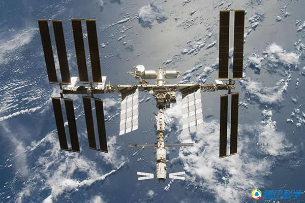 美国宇航局称大量轨道垃圾可对空间站的安全构成威胁