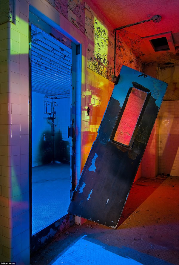 美国德州矿井市繁华地标“贝克饭店”成鬼屋