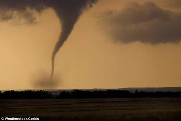物理学家表示美国中西部建造3座巨型墙壁可有效阻止龙卷风的形成