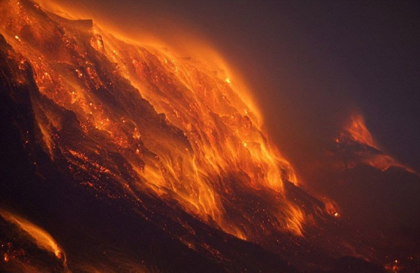 澳大利亚山火似“火长城”