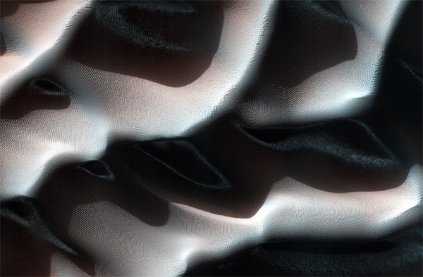 The Frosted Beauty of Autumnal Mars Dunes