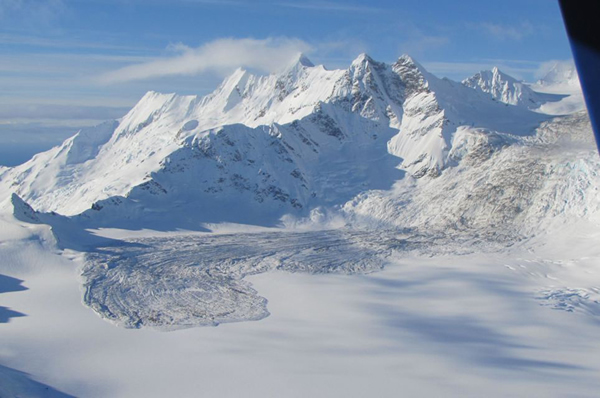 美国阿拉斯加州发生世界上最大的自然山体滑坡